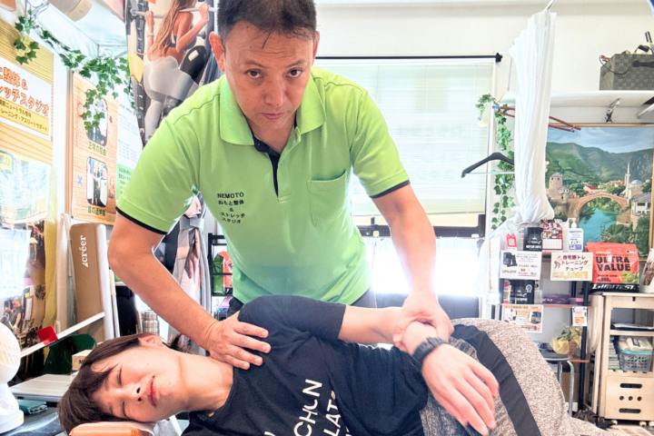 ねもと整体＆ストレッチスタジオでは肩こりの施術を丁寧に行います