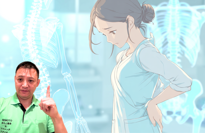 腰に手を当てている３０代女性