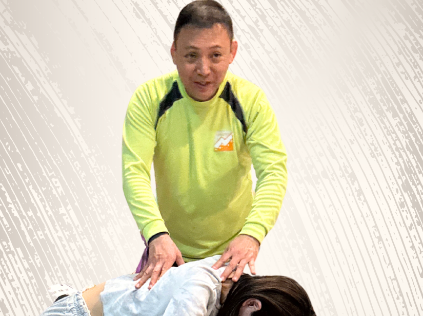 女性が施術を受けている