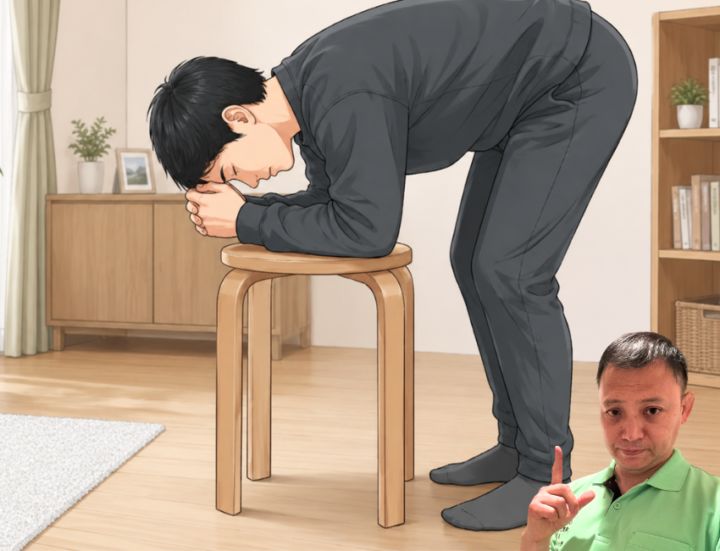 椅子の上に肘を置いている男性